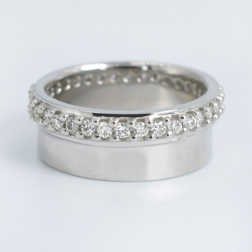 Priceless 1.00 CT Round Cut Diamond Mens Wedding Band in 14 KT White Gold