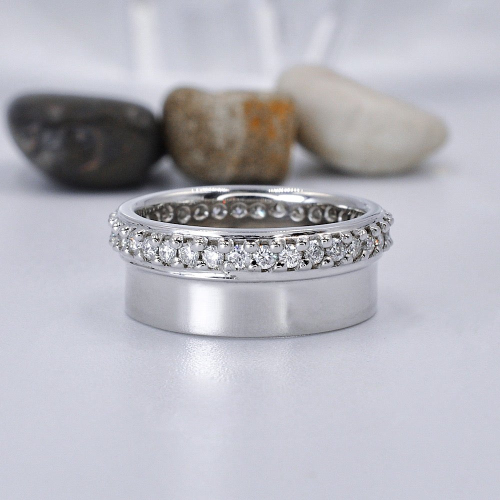 Priceless 1.00 CT Round Cut Diamond Mens Wedding Band in 14 KT White Gold