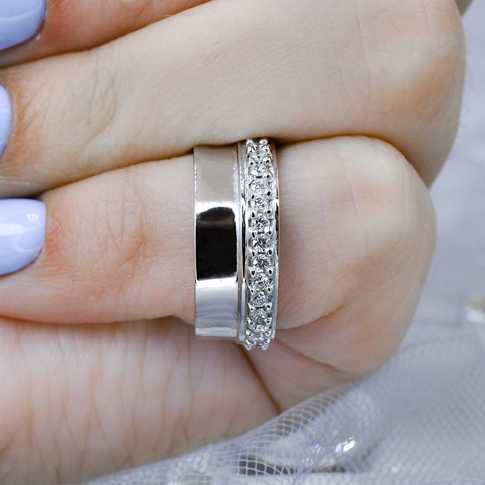 Priceless 1.00 CT Round Cut Diamond Mens Wedding Band in 14 KT White Gold - Primestyle.com