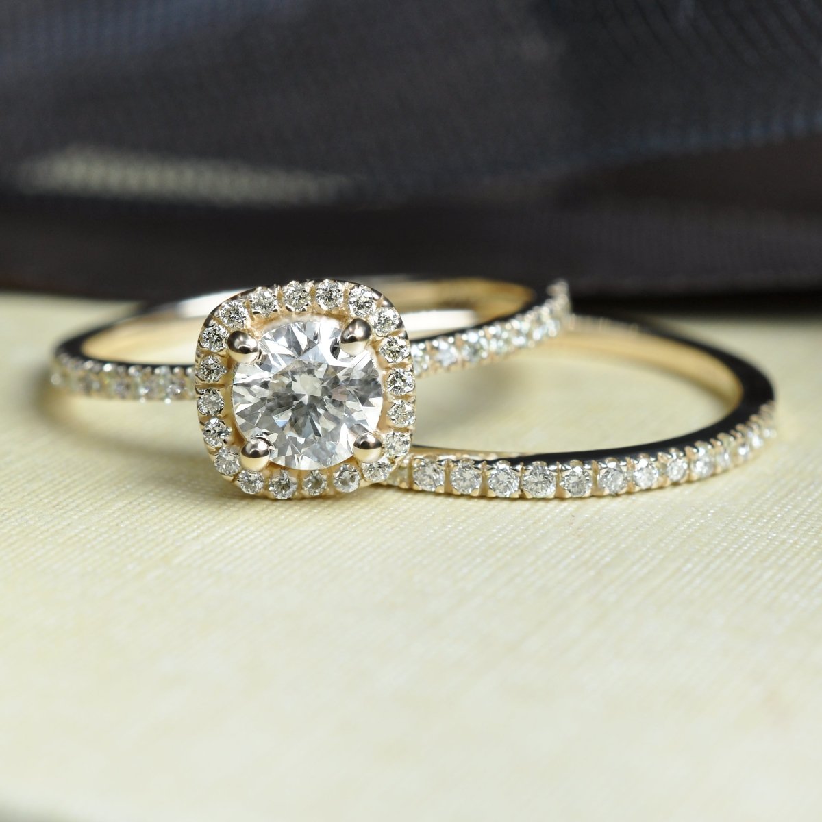 Quality 0.95CT Round Cut Diamond Bridal Set in 14kt Yellow Gold