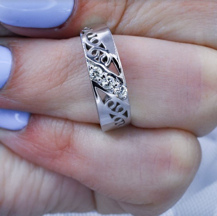 Radiant 0.15 CT Round Cut Diamond Wedding Band in 14KT White Gold