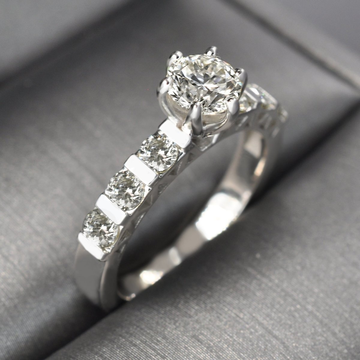 Radiant 1.40 CT Round Cut Diamond Engagement Rings in 14KT White Gold - Primestyle.com