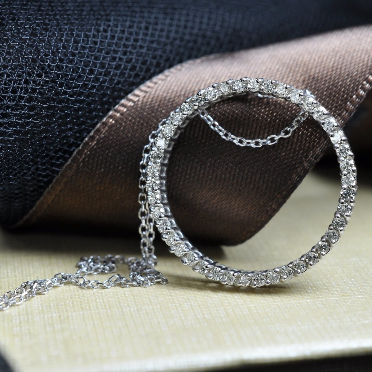 Special 0.45 CT Round Cut Diamond Pendant in 18KT White Gold - Diamond Pendant