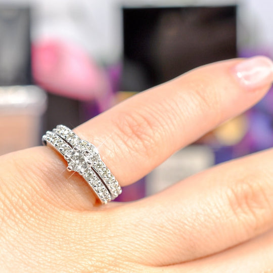 Special 0.95 CT Round Cut Diamond Bridal Set in 14 KT White Gold