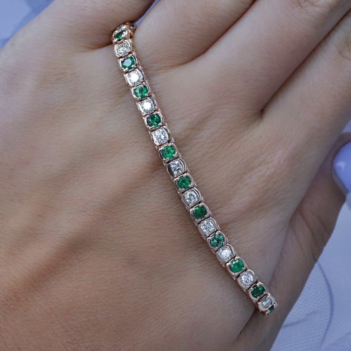 Special 6.00 CT Round Cut Diamond and Green Emerald Tennis Bracelet in 14KT Rose Gold - Primestyle.com