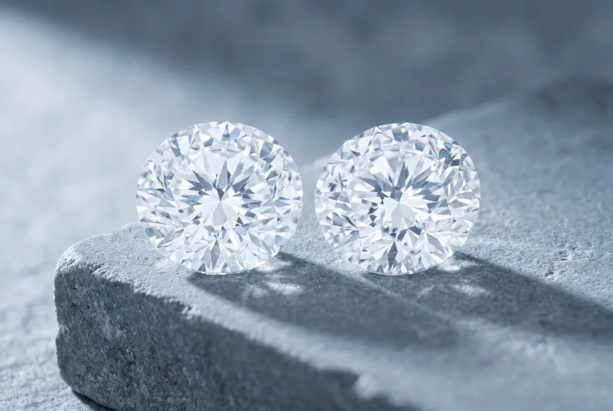 Two round brilliant diamonds of almost identical width sitting side by side