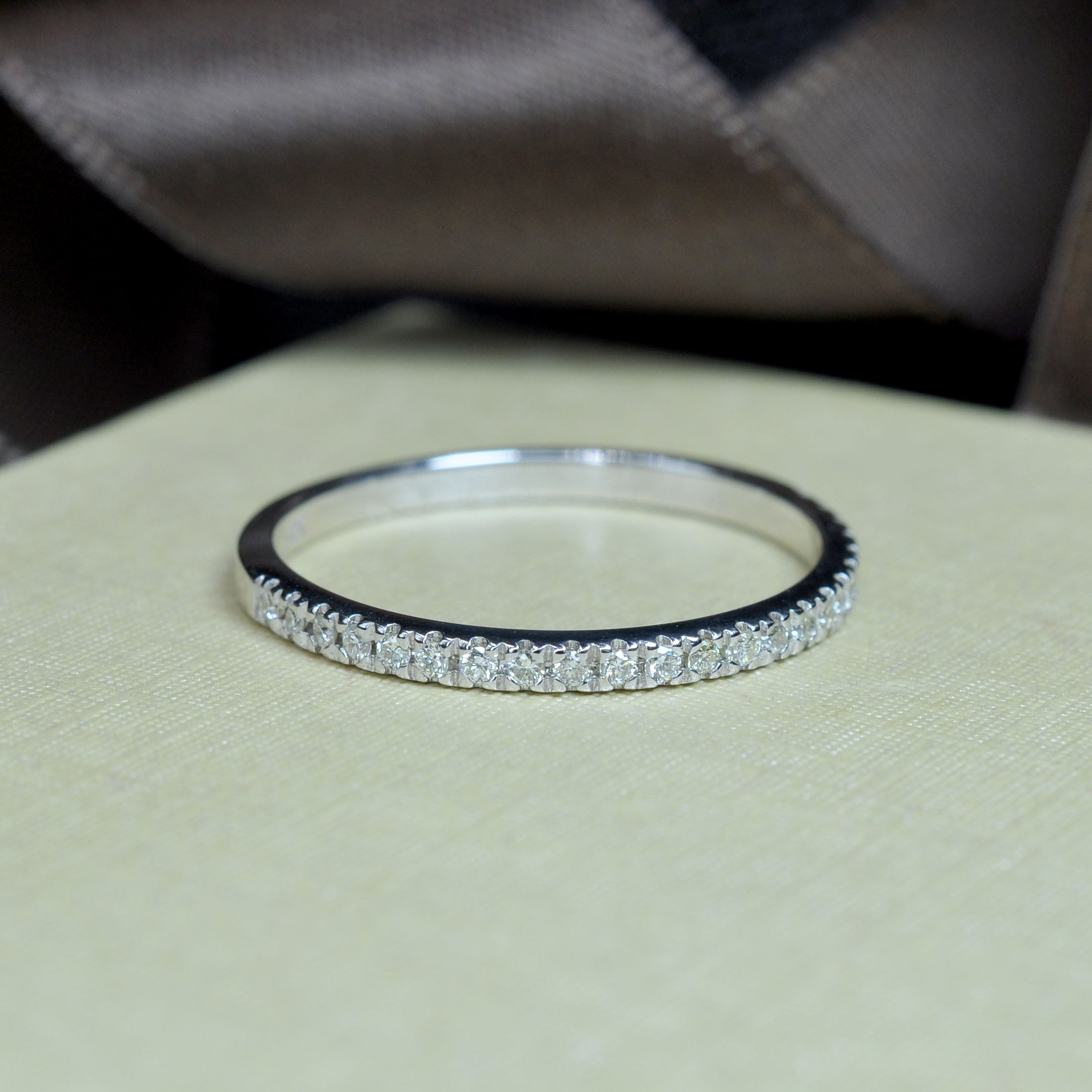 Luxurious 0.25 CT Round Cut Diamonds - Wedding Band in 14KT White Gold