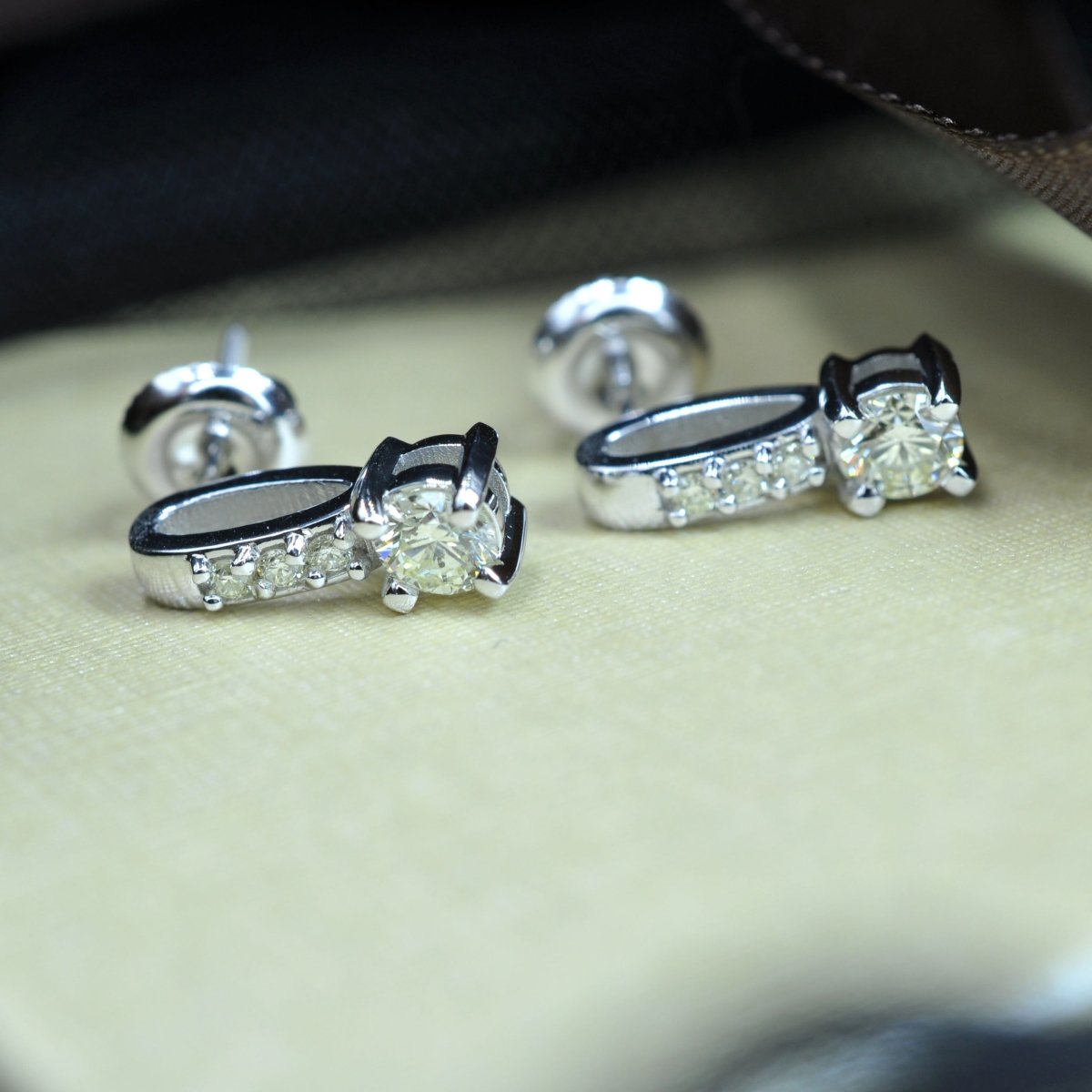 0.35-2.10 CT Round Cut Diamonds - Stud Earrings - Primestyle.com