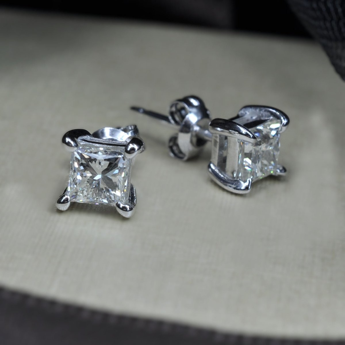 0.50-3.00 CT Princess Cut Diamonds - Stud Earrings - Primestyle.com