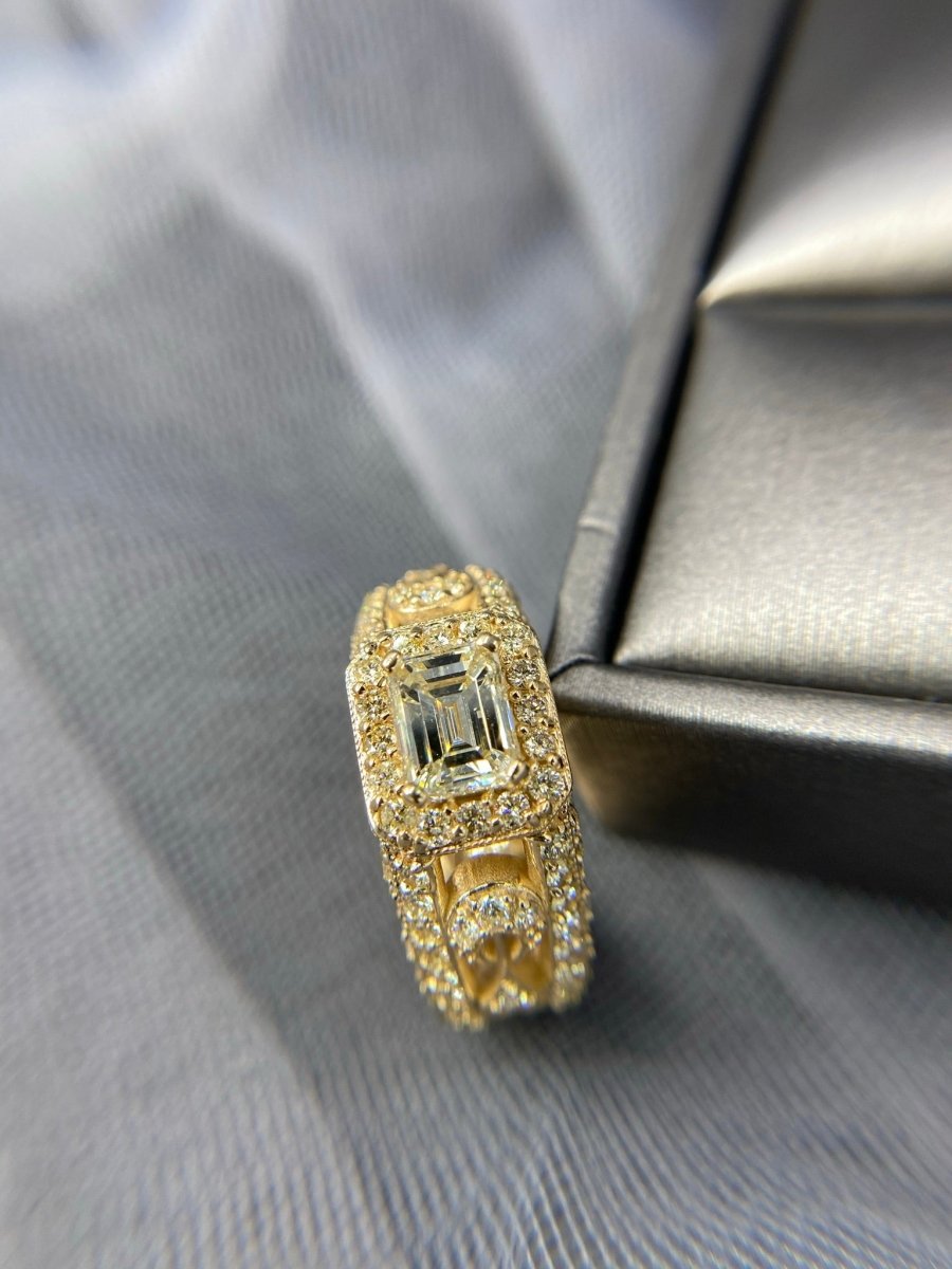 1.30-2.45 CT Round &amp; Emerald Cut Diamonds - Engagement Ring - Primestyle.com