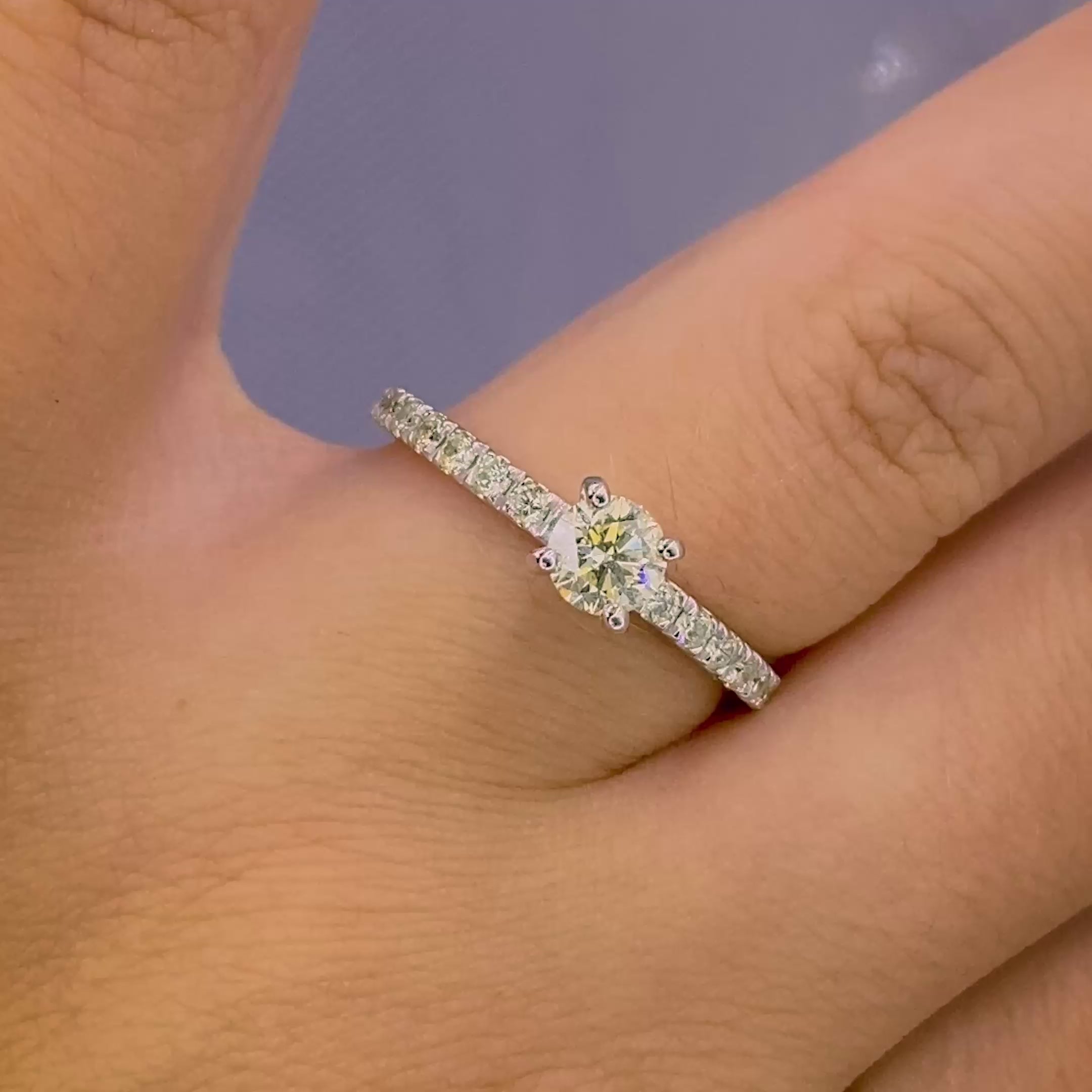 Distinctive 0.95 CT Round Cut Diamond Engagement Ring in 14KT White Gold