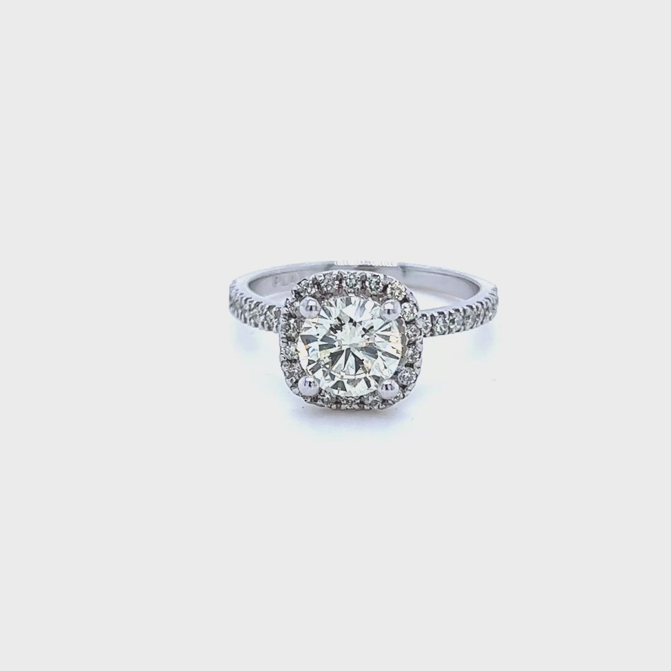 Distinctive 1.40 CT Round Cut Diamond Engagement Ring in 14 KT White Gold