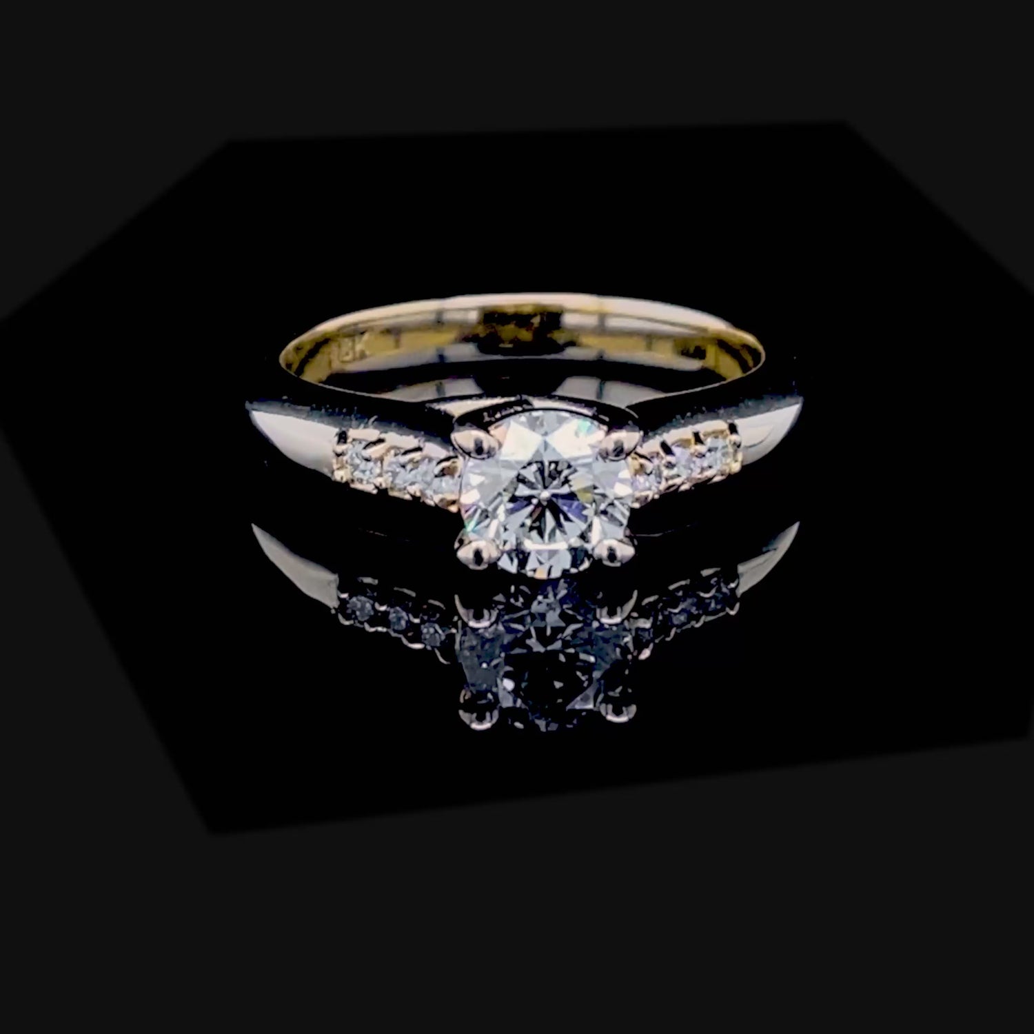 Certified 0.90CT Round Cut Diamond Engagement Ring in 18KT Yellow Gold