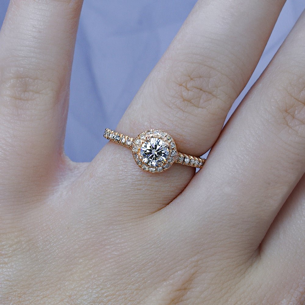 Breathtaking 0.90 CT Round Cut Diamond Engagement Ring in 14 KT Rose Gold - Primestyle.com