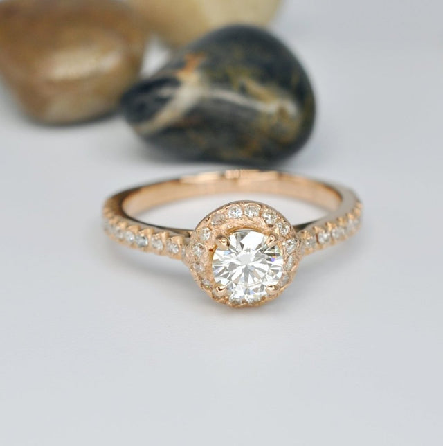 Breathtaking 0.90 CT Round Cut Diamond Engagement Ring in 14 KT Rose Gold