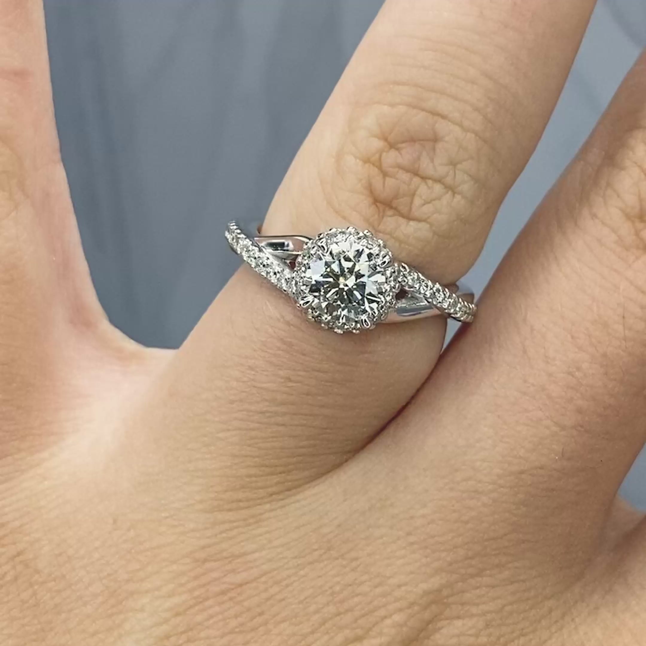 Classy 1.05 CT Round Cut Diamond Engagement Ring in Platinum