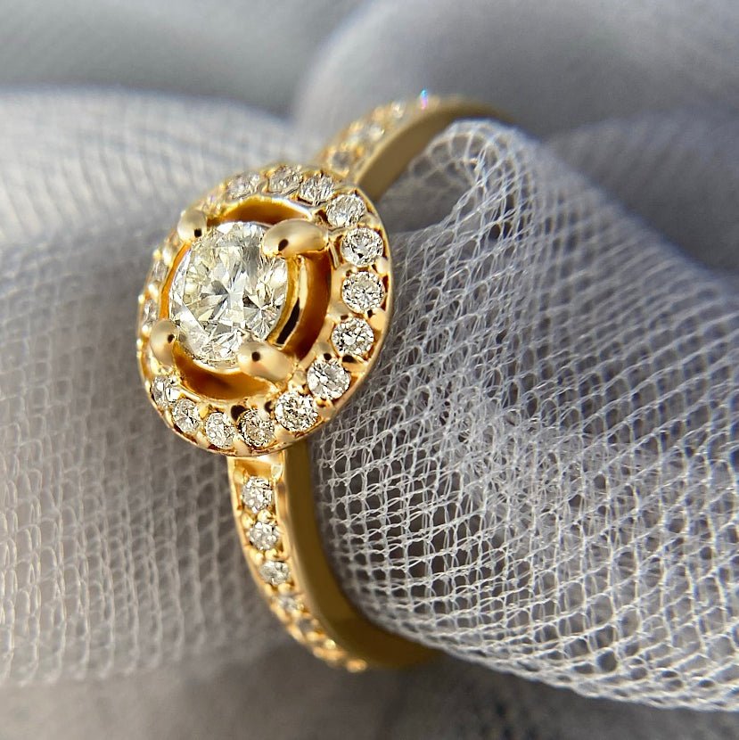Fabulous 0.70 CT Round Cut Diamond Engagement Ring in 14KT Yellow Gold - Primestyle.com