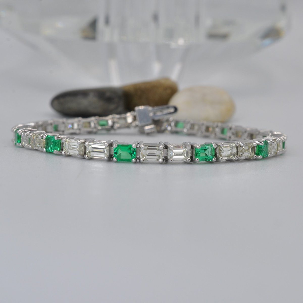 Emerald Cut Diamond Tennis Bracelet in 18k White Gold – Bailey's Fine  Jewelry