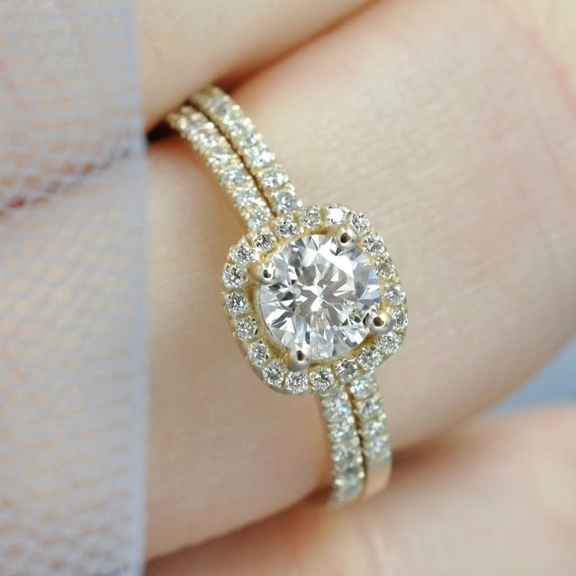 Quality 0.95CT Round Cut Diamond Bridal Set in 14kt Yellow Gold
