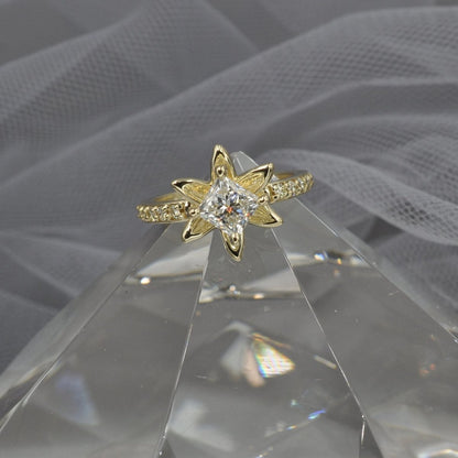 Special 0.80CT Princess and Round Cut Diamond Engagement Ring in 18kt Yellow Gold - Primestyle.com
