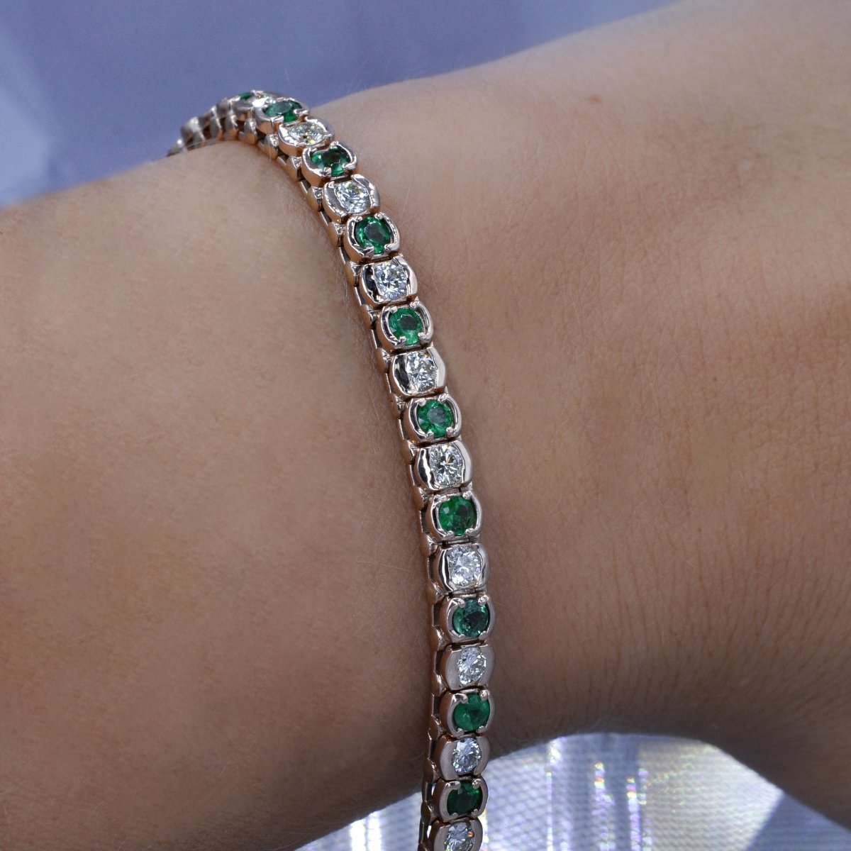 Special 6.00 CT Round Cut Diamond and Green Emerald Tennis Bracelet in 14KT Rose Gold - Primestyle.com