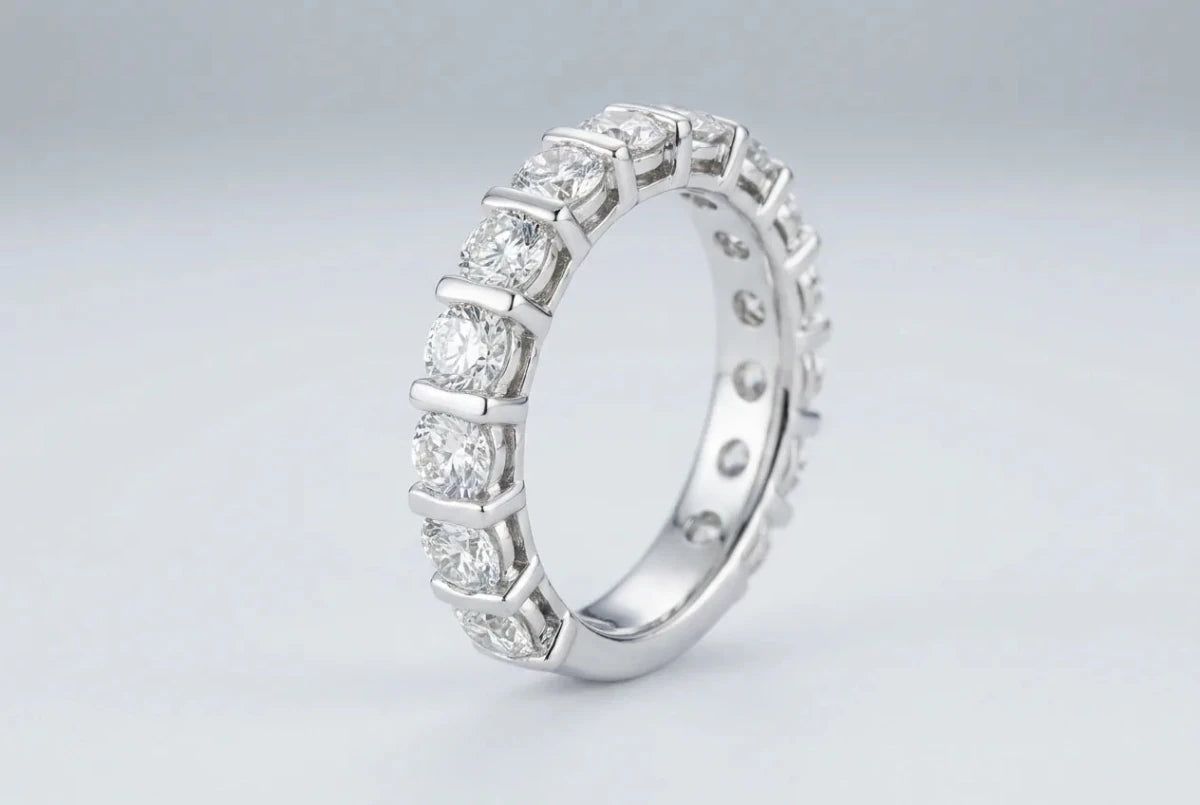 Bar-set band with diamonds separated by vertical metal bars
