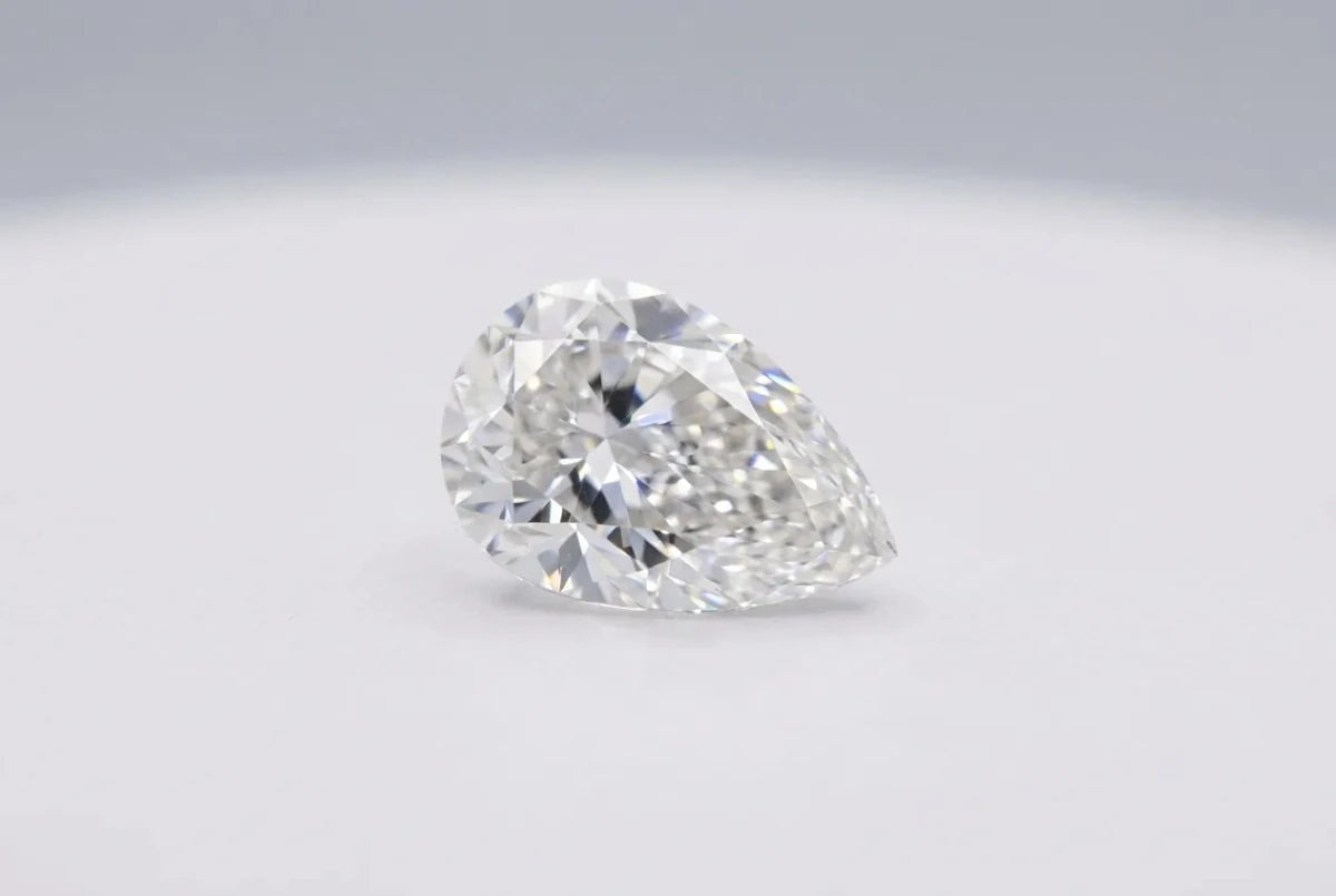 A loose pear cut diamond in a teardrop outline