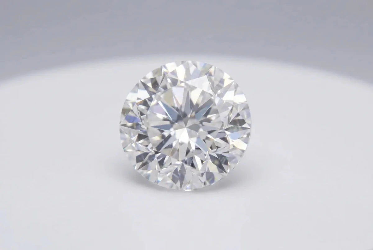 A loose round brilliant cut diamond